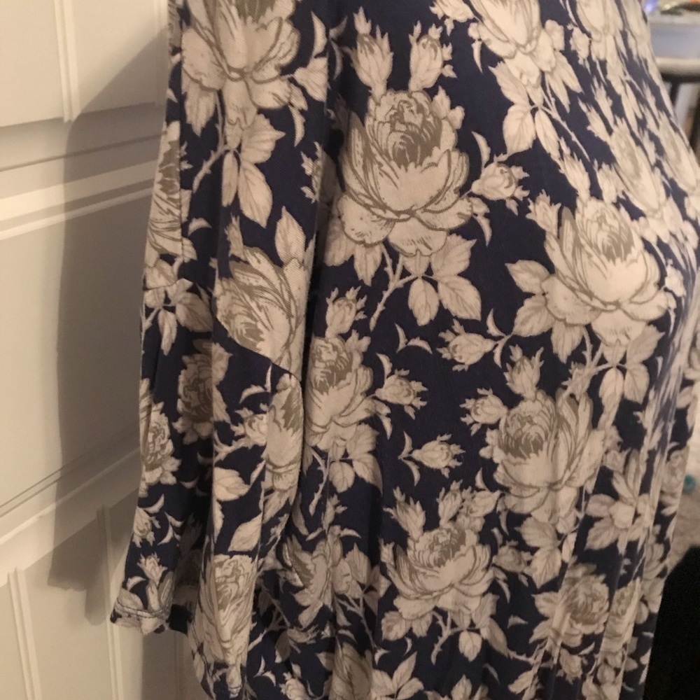 Lularoe Gray/Purple 3/4 Sleeve Floral Tunic - Picture 4 of 8